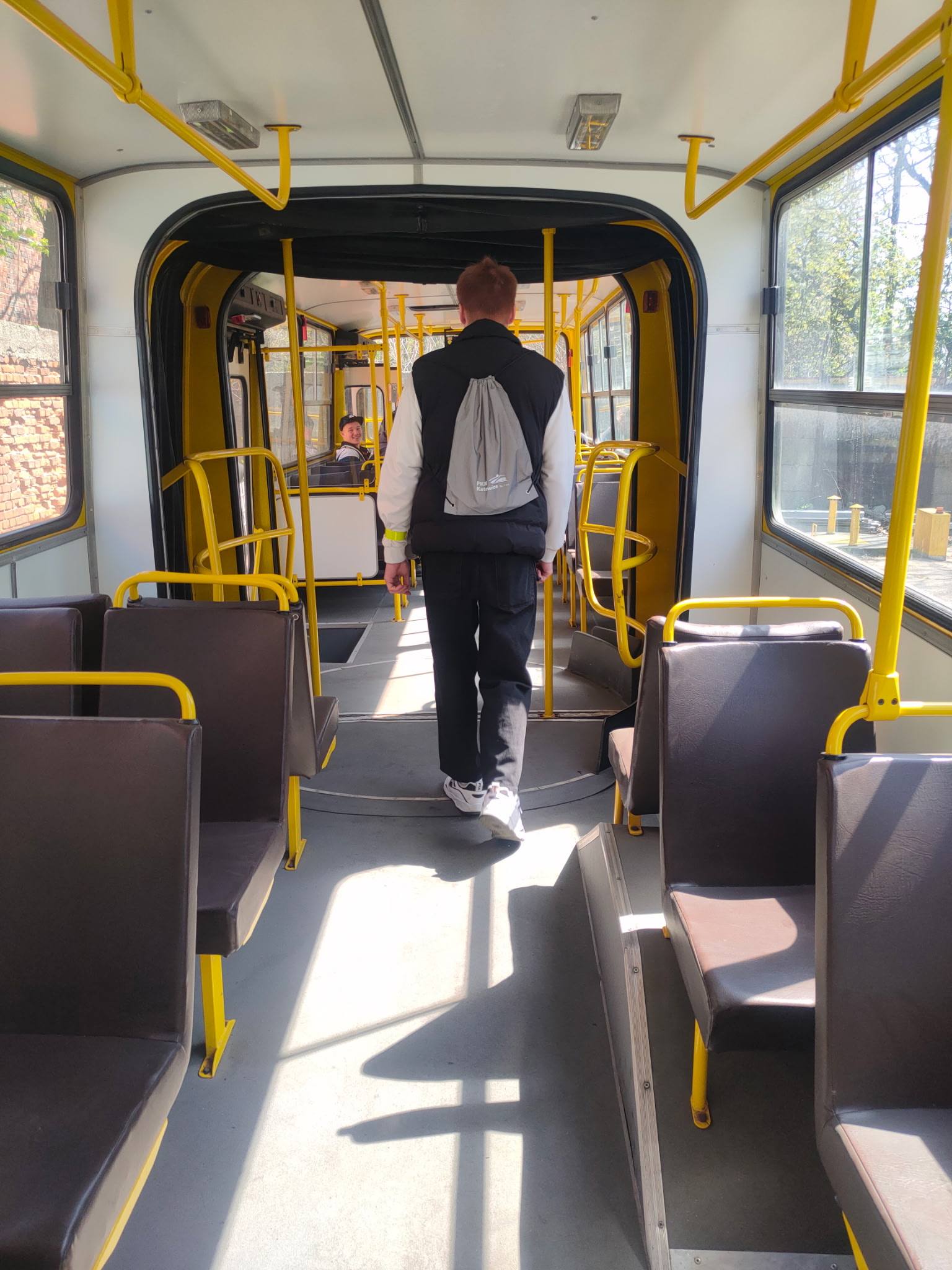 Uczniowie klas mechanicznych i elektronicznych Branżowej Szkoły I i II Stopnia w Zespole Szkół nr 1 im. gen. J. Ziętka w Katowicach mieli okazję odwiedzić Zajezdnię PKM Katowice o/Mickiewicza 